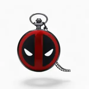 Montre à Gousset Deadpool noire et rouge avec chaîne, design du visage de Deadpool sur le cadran.