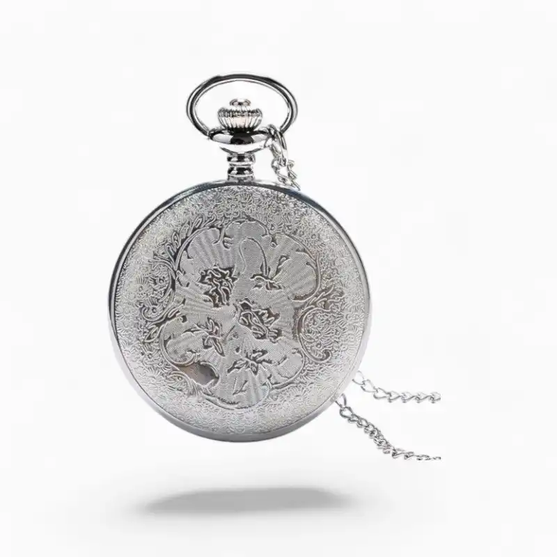 Montre à gousset argentée avec motifs gravés de Sirène et chaîne, style vintage et élégant.