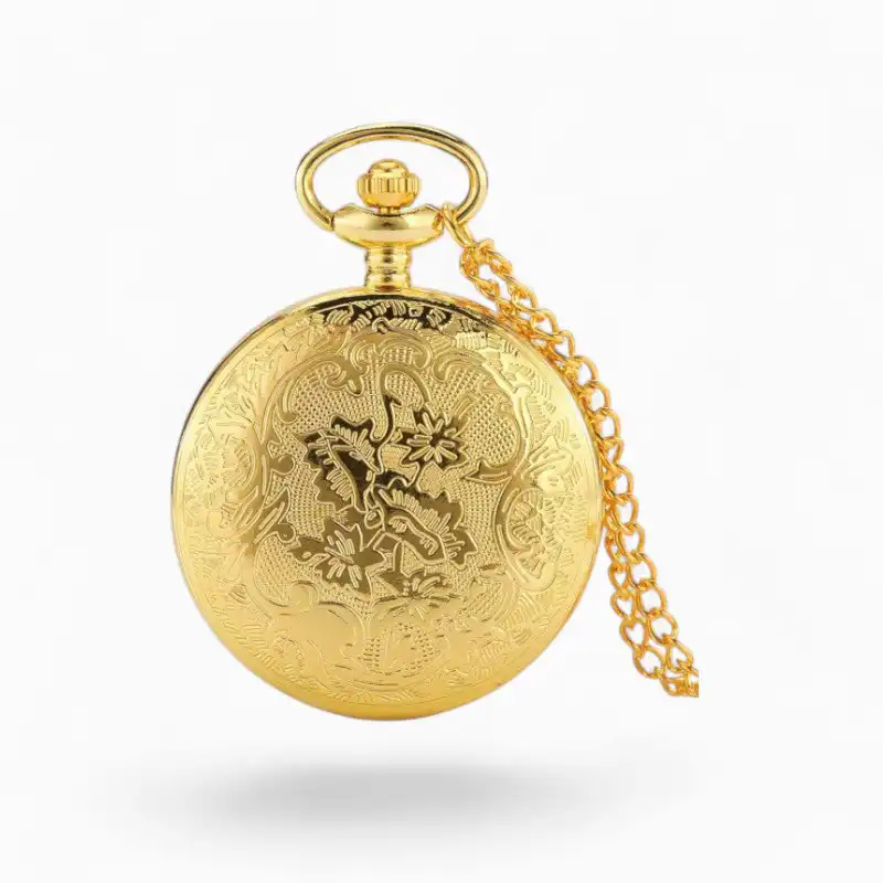 Montre à Gousset Brummell dorée avec motifs floraux gravés et chaîne assortie.