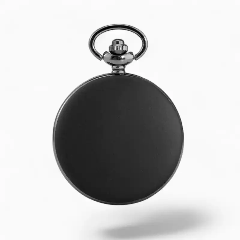 Montre à gousset noire de style classique inspirée de Harry Potter – HP avec couvercle fermé sur fond blanc.