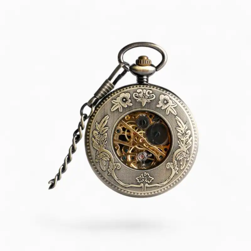 Montre à gousset mécanique en or ciselé avec motif de cerf et mécanisme apparent.