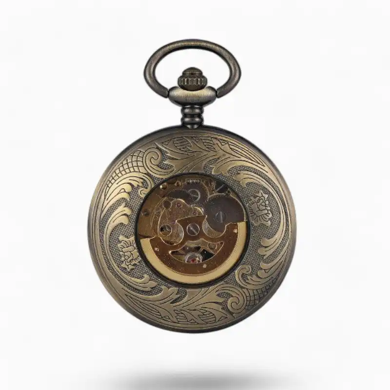Montre à Gousset Mécanique Élite vintage en métal avec gravures ornementales et mécanisme apparent.