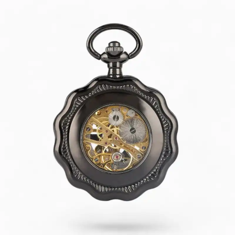 Montre à gousset mécanique gothique avec cadran visible, finitions noires et dorées, design vintage élégant.