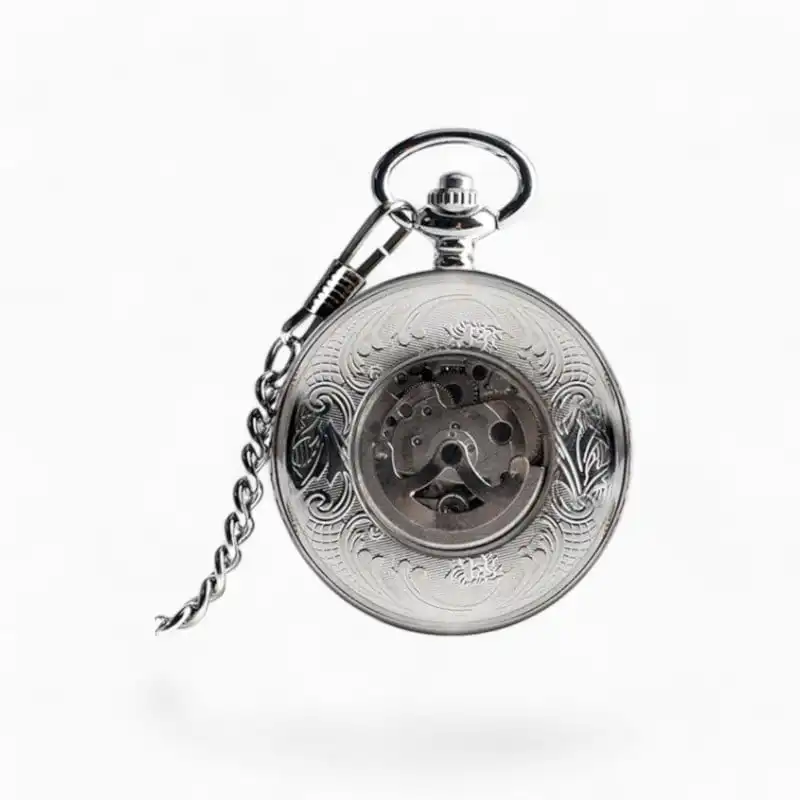 Montre à Gousset Mécanique Royale Argentée avec cadran visible et motifs floraux gravés, chaîne incluse.