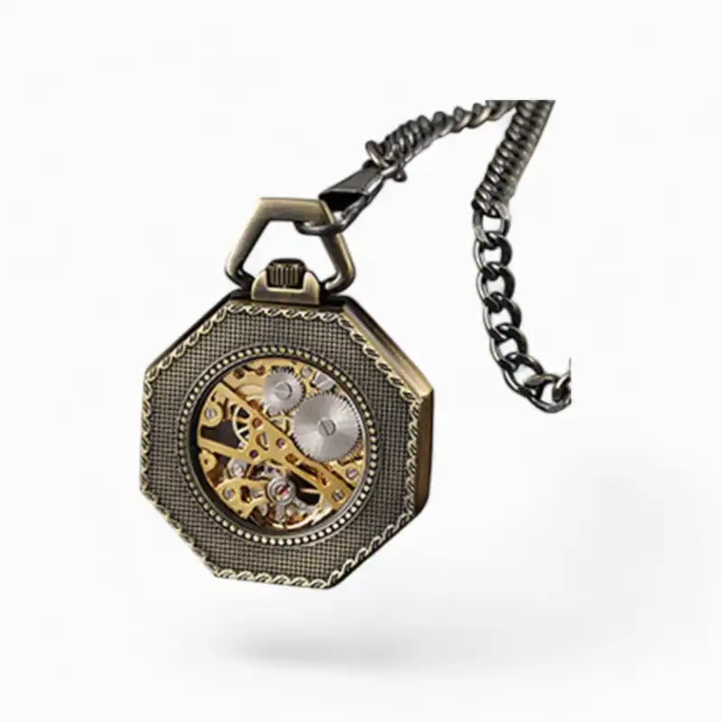 Montre à Gousset Mécanique Sartorial vintage octogonale avec chaîne, design exposé des engrenages et détails dorés sur fond noir.