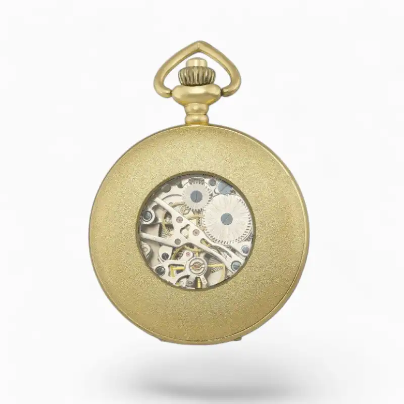 Montre à gousset mécanique dorée avec mouvement visible, style vintage, parfait pour les amateurs de poker et d'horlogerie ancienne.