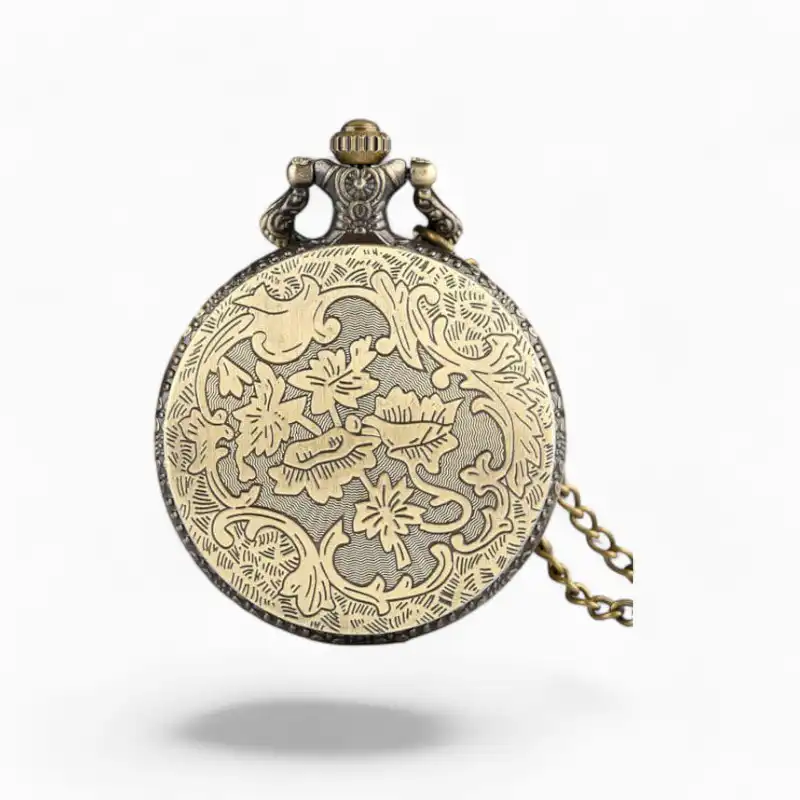 Montre à gousset vintage en laiton avec gravure florale complexe et chaîne assortie, idéale pour les amateurs de style rétro et les fans de Spider Man.
