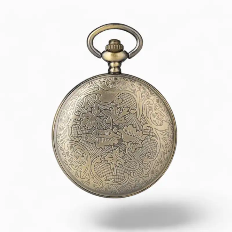 Montre à Gousset classique en métal doré avec gravure détaillée de motifs floraux et hiboux.