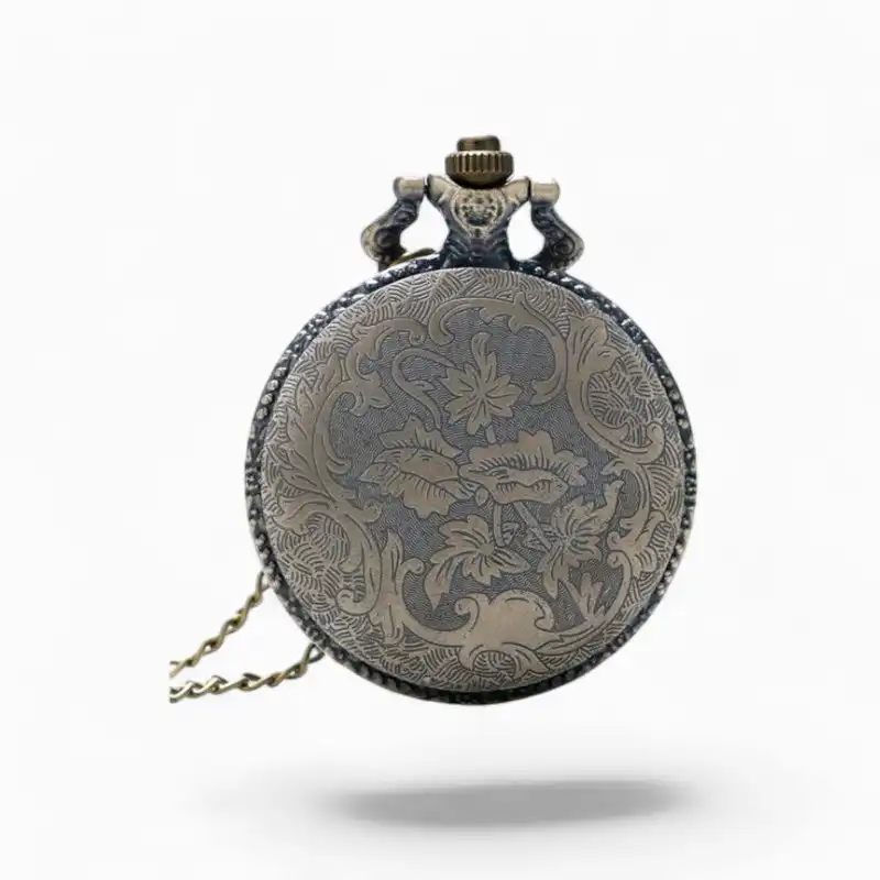Montre à Gousset ancienne avec motif floral gravé et chaîne élégante, idéale pour collectionneurs et amateurs de style rétro.
