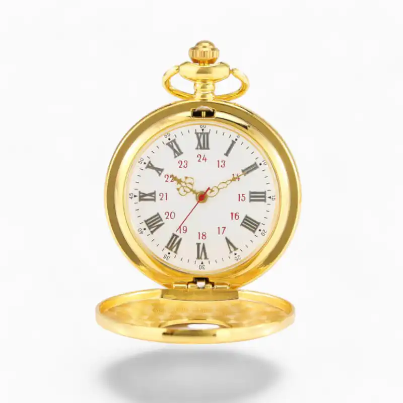 Montre à Gousset Brummell dorée ouverte avec cadran blanc, chiffres romains et aiguilles fines, sur fond neutre.