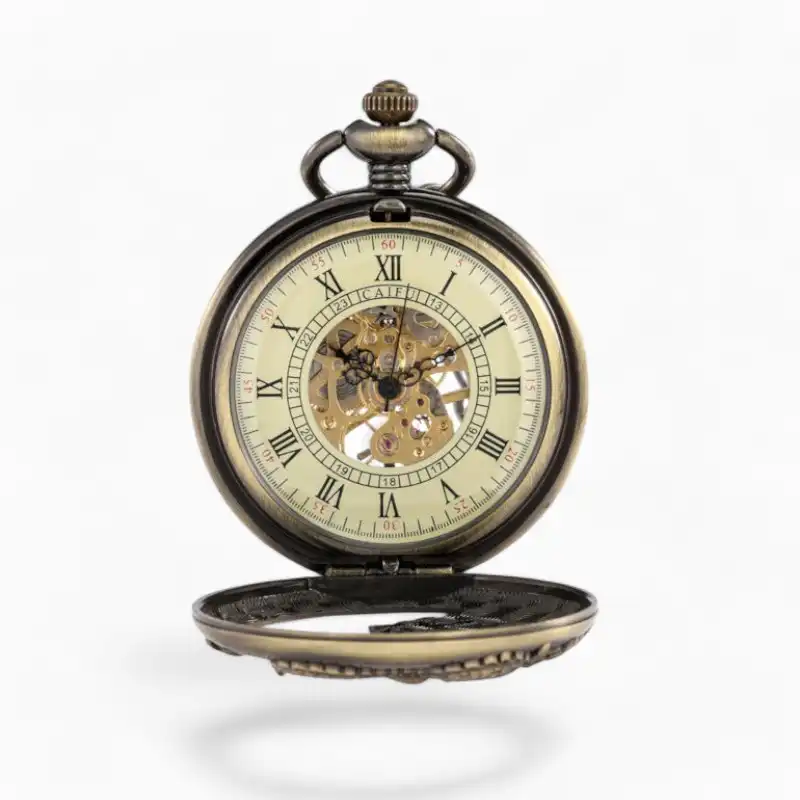 Montre à Gousset Mécanique de style vintage avec gravure dragon Shen-Long, cadran doré transparent révélant le mécanisme intérieur et chiffres romains.