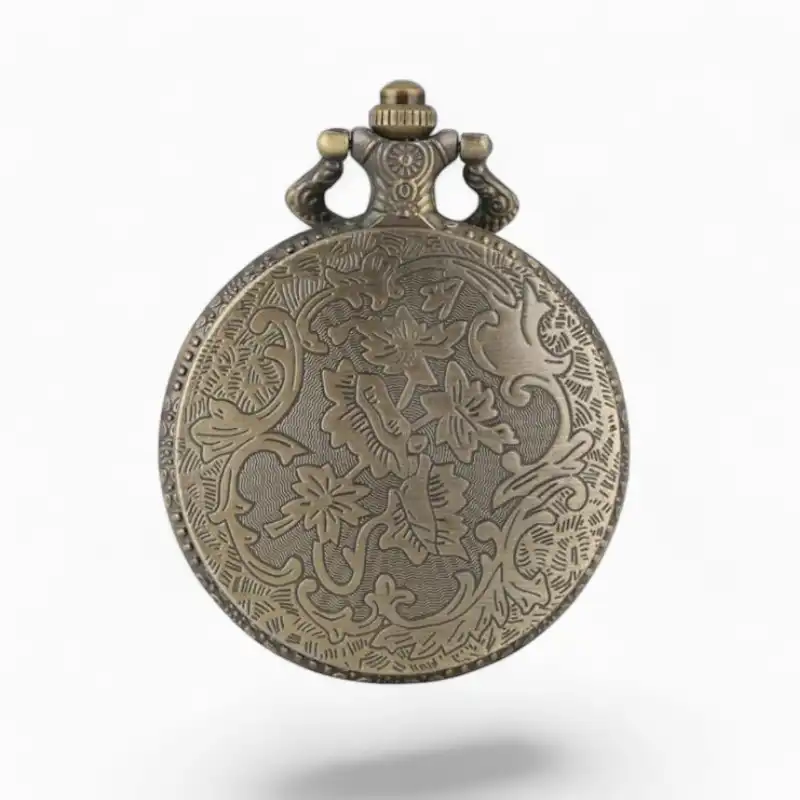 Montre à gousset vintage en bronze avec motifs floraux gravés inspirée par "Autant en emporte le Vent".