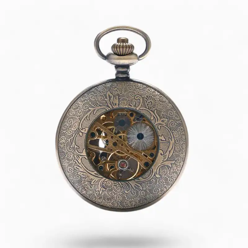 Montre à gousset mécanique de style vintage avec un design ciselé et un mécanisme apparent, idéale pour accessoiriser un gilet.