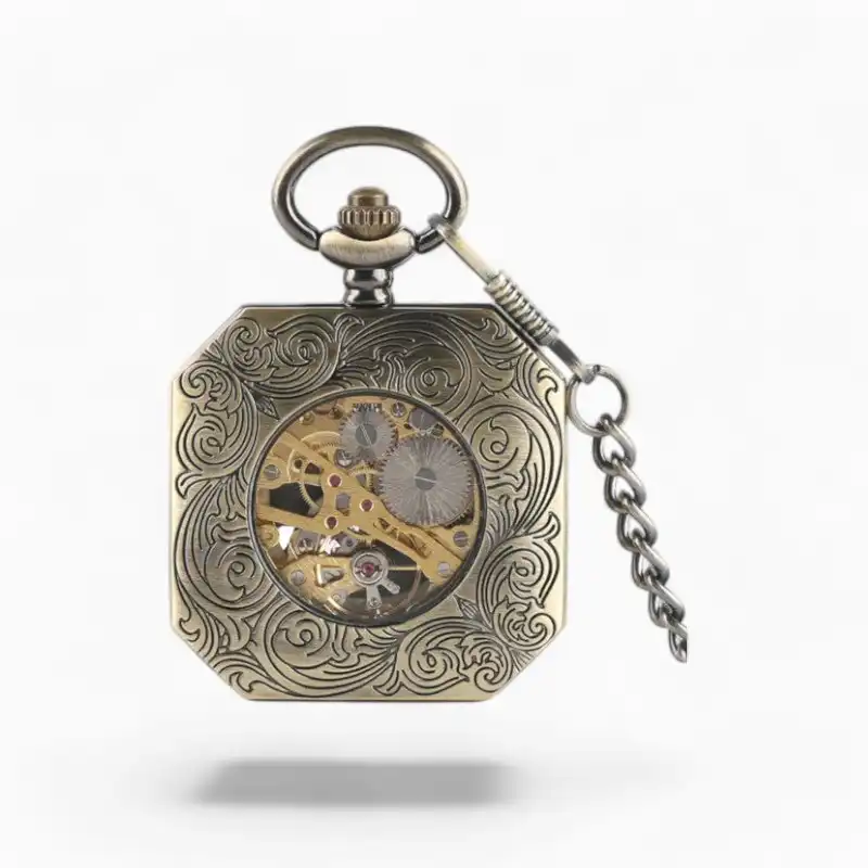 Montre à Gousset Mécanique Qilin en or gravé avec mouvement visible et chaîne, style vintage élégant.