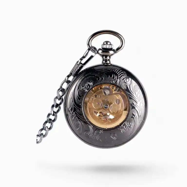 Montre à Gousset Mécanique Peaky Blinders de style vintage avec couvercle gravé et mécanisme visible, chaînette incluse.