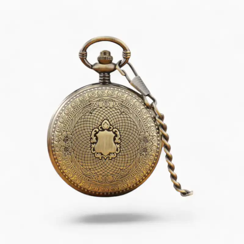 Montre à Gousset Mécanique Phœnix en bronze avec motifs floraux et géométriques gravés et chaîne assortie.