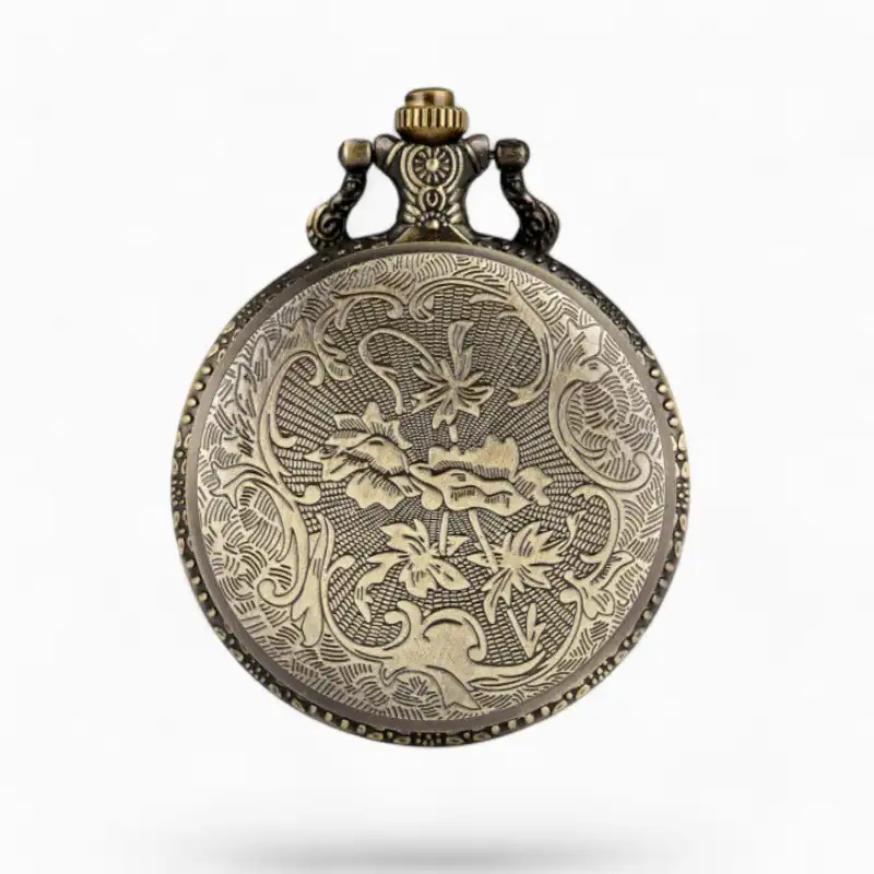 Montre à gousset vintage en métal avec gravure décorative de motifs floraux et de singes.