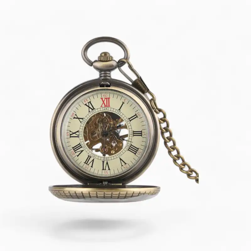 Montre à Gousset Mécanique Half Hunter vintage avec cadran ouvert révélant le mécanisme, chiffres romains et chaîne assortie.