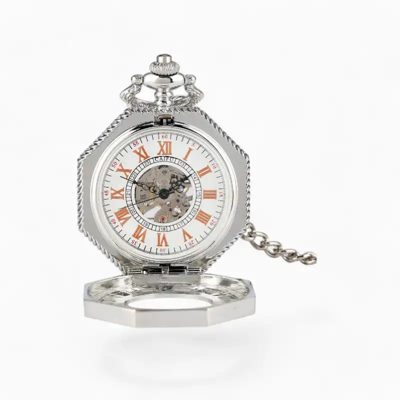 Montre à Gousset Mécanique Hexagone avec chaîne, cadran blanc chiffres romains et mécanisme visible, posée sur un support.