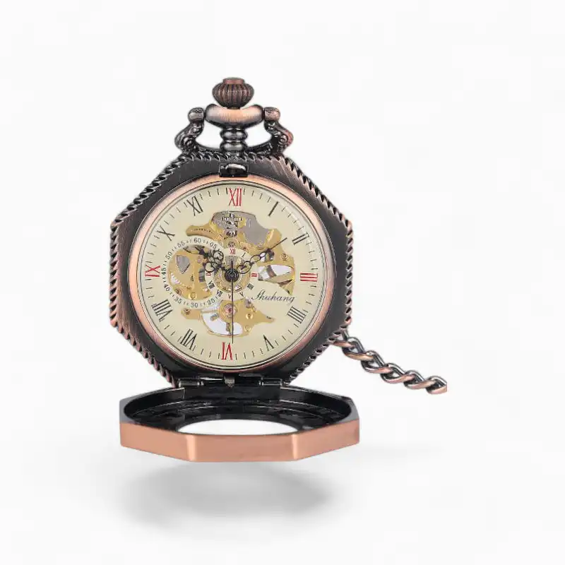 Montre à Gousset Mécanique Hexagone de style vintage avec cadran ouvert et chiffres romains, sur support, finition bronze.