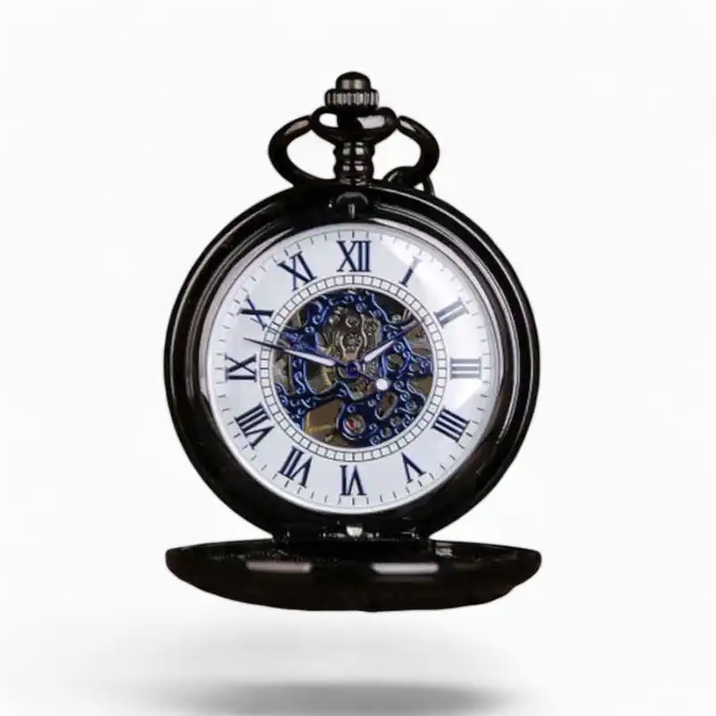 Montre à Gousset Mécanique Pégase de style classique avec mouvement visible et chiffres romains sur fond blanc.
