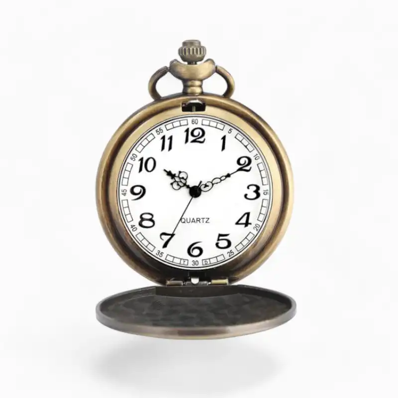 Montre à gousset Sheriff classique à couvercle ouvert et cadran blanc avec chiffres arabes noirs.