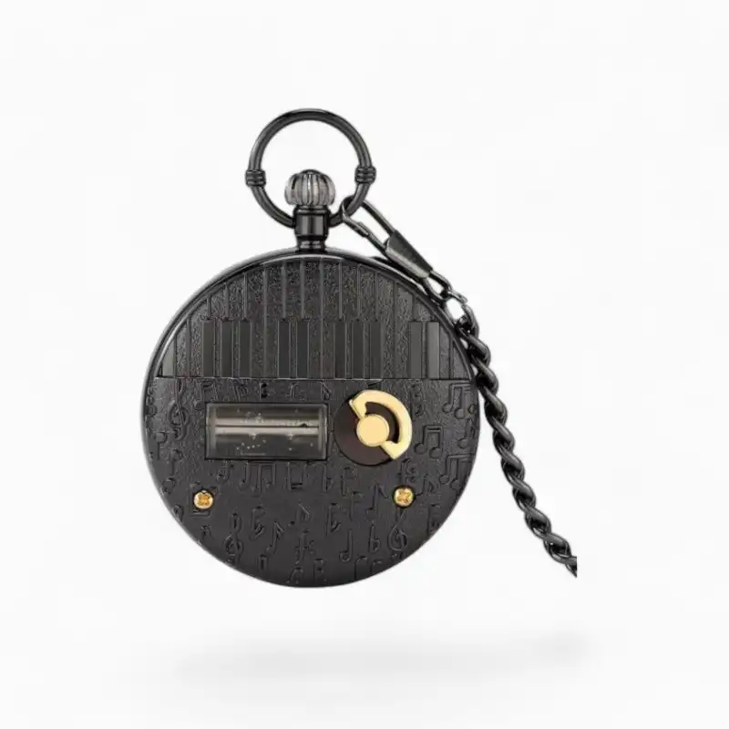 Montre à Gousset Musicale Le Château dans le ciel avec chaîne, design piano noir et notes de musique dorées.